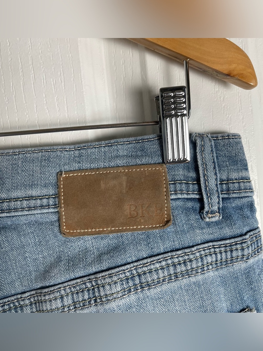 BKE Alec Jeans Men’s 32x32 (actual 32x26) Hemmed Whiskering Distressed Casual - Picture 11 of 16